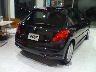 ２０７Ｆｅｌｉｎｅ登場