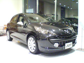 ２０７Ｆｅｌｉｎｅ登場