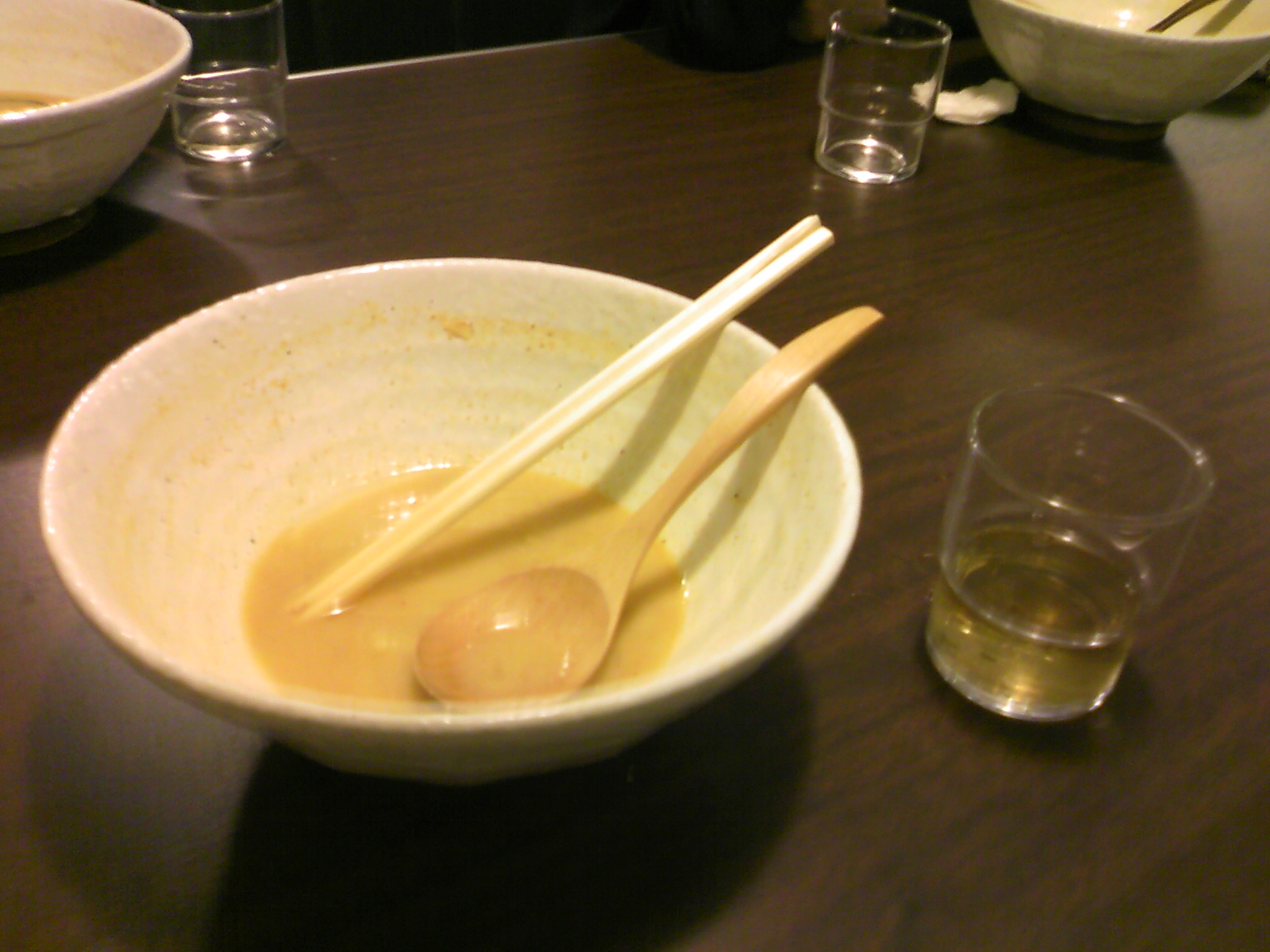 プジョーマークのラーメン