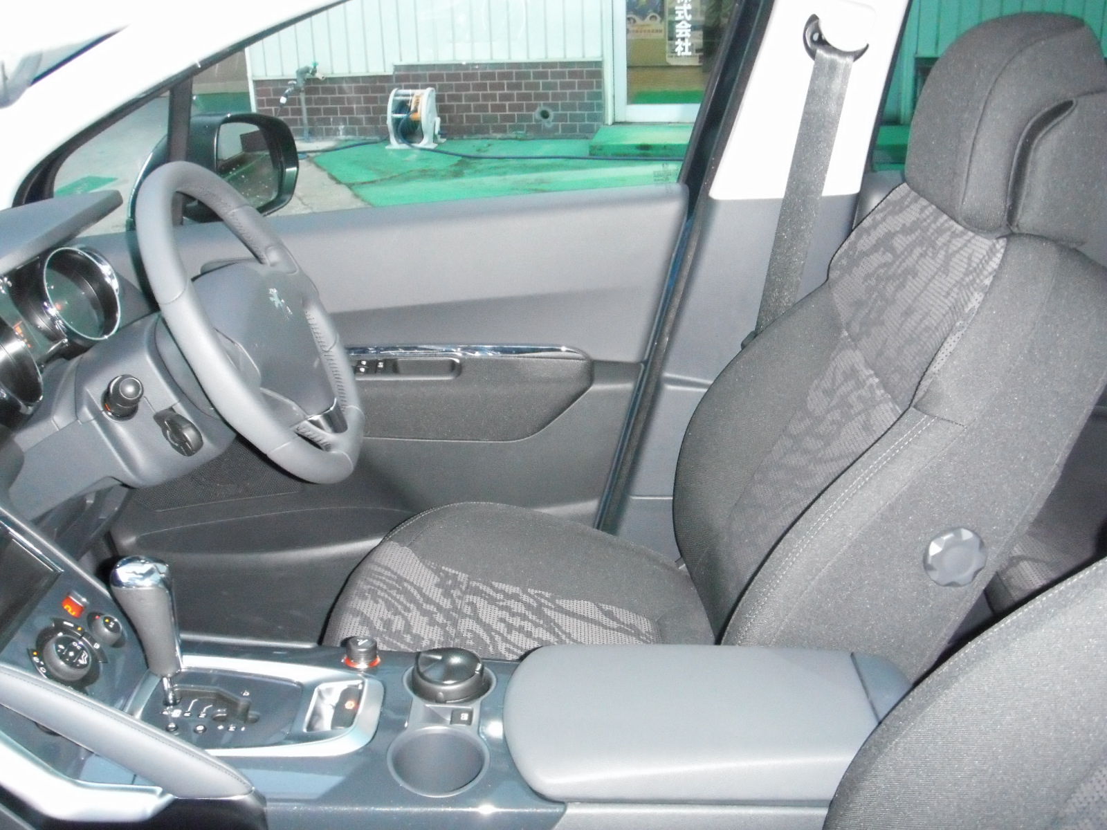 新試乗車３００８のご案内