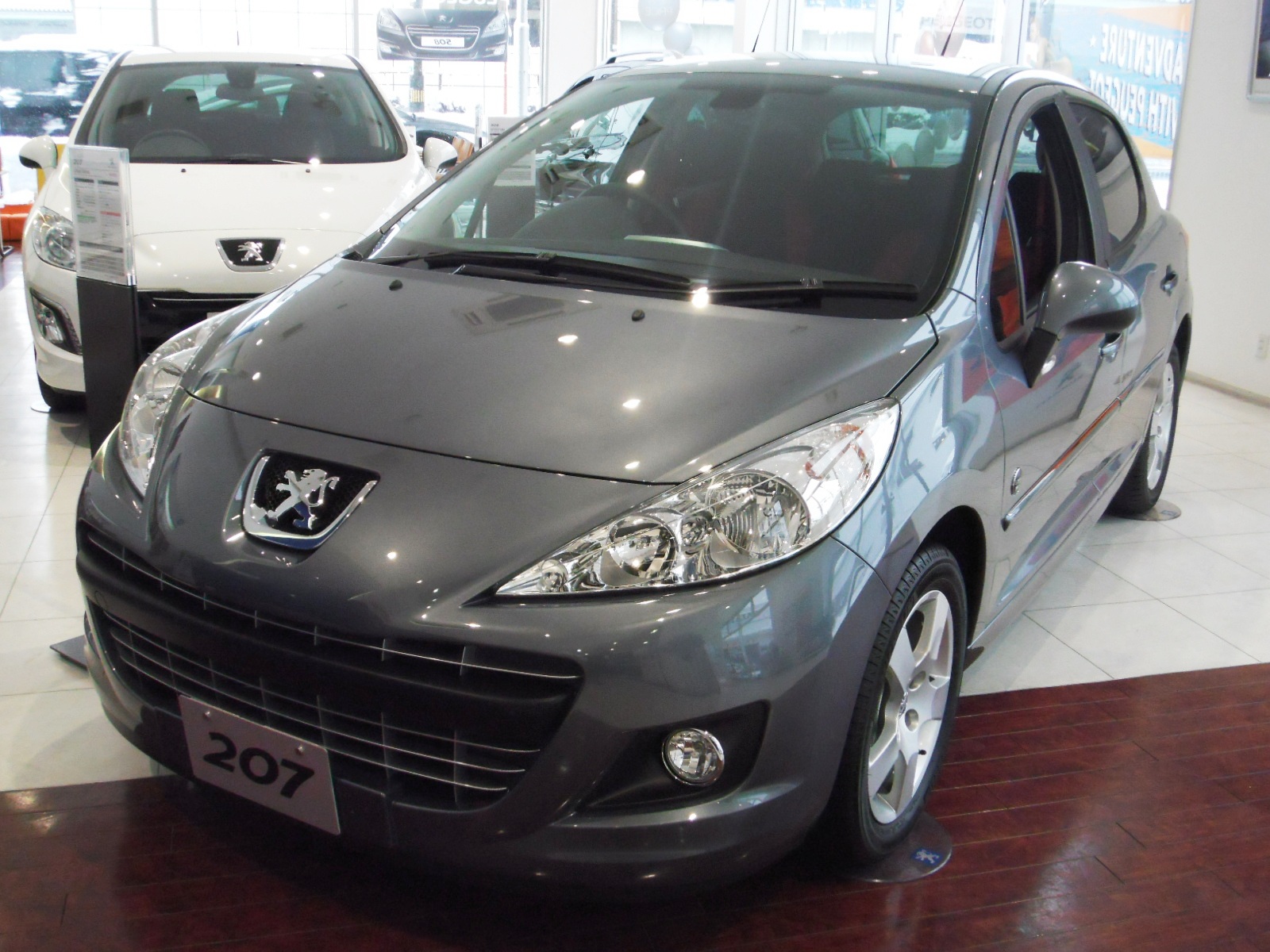 新展示車入荷のご案内　２