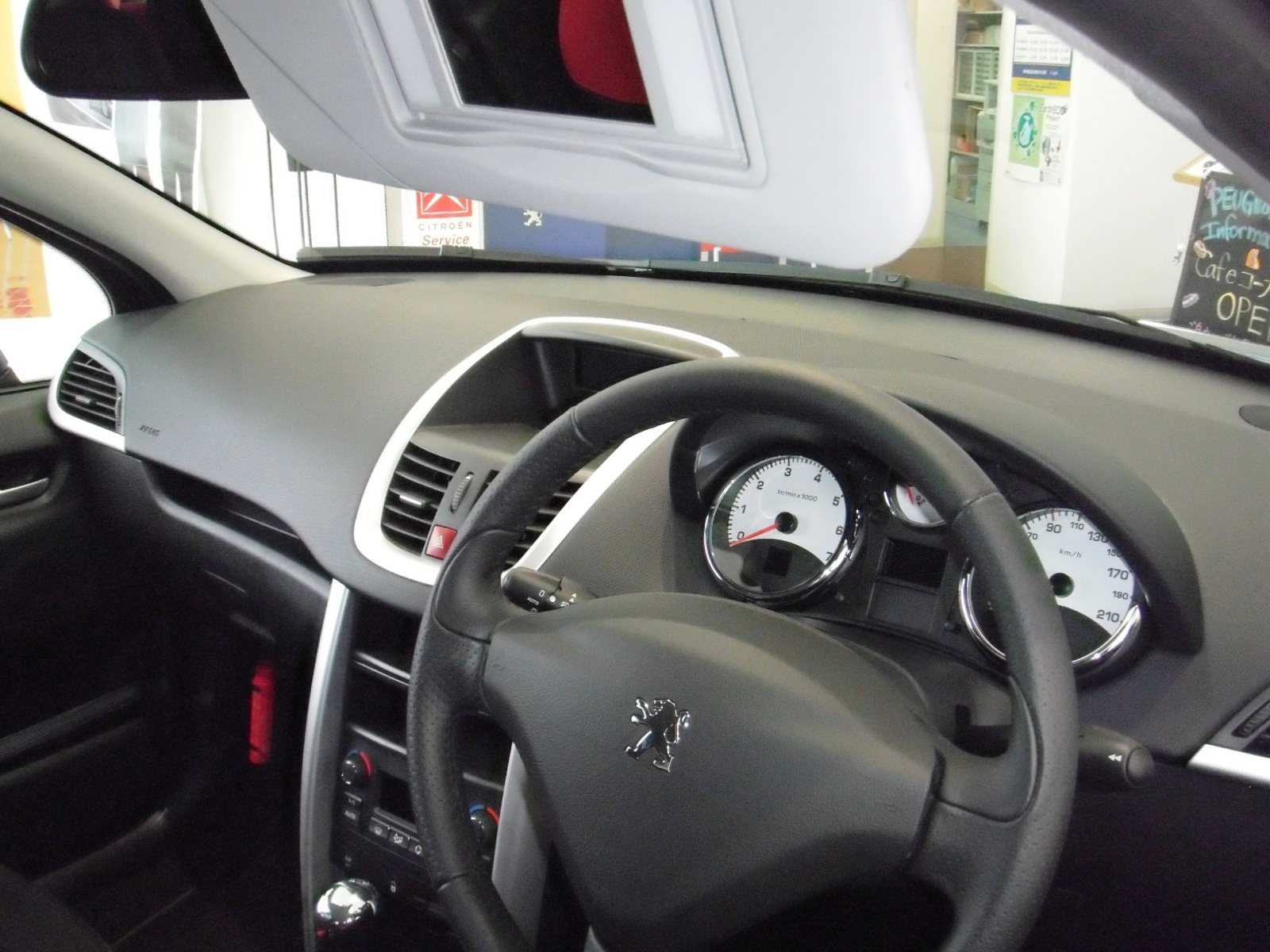 新展示車入荷のご案内　２
