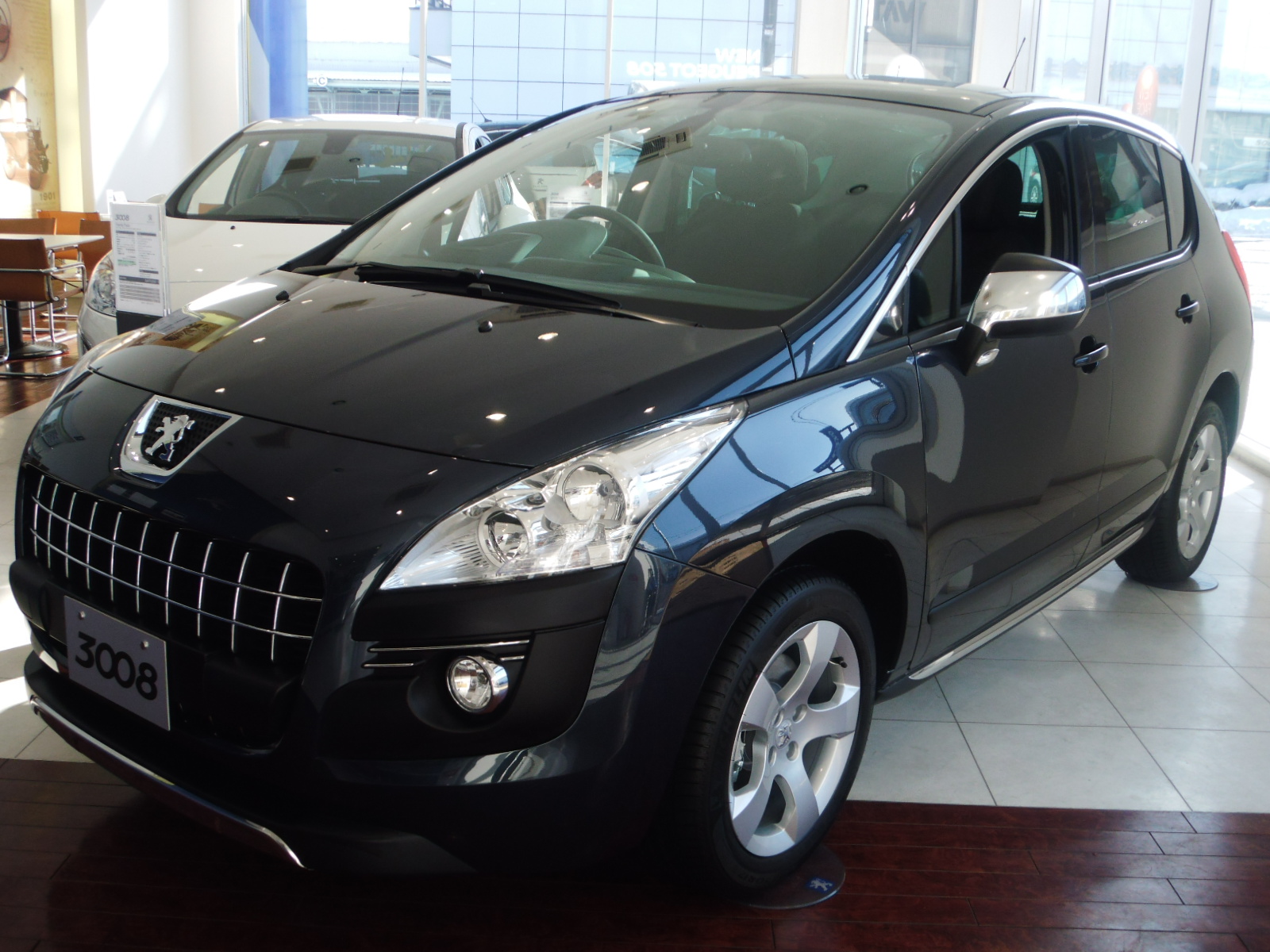 新入荷車両　3008　Family　Packのご案内