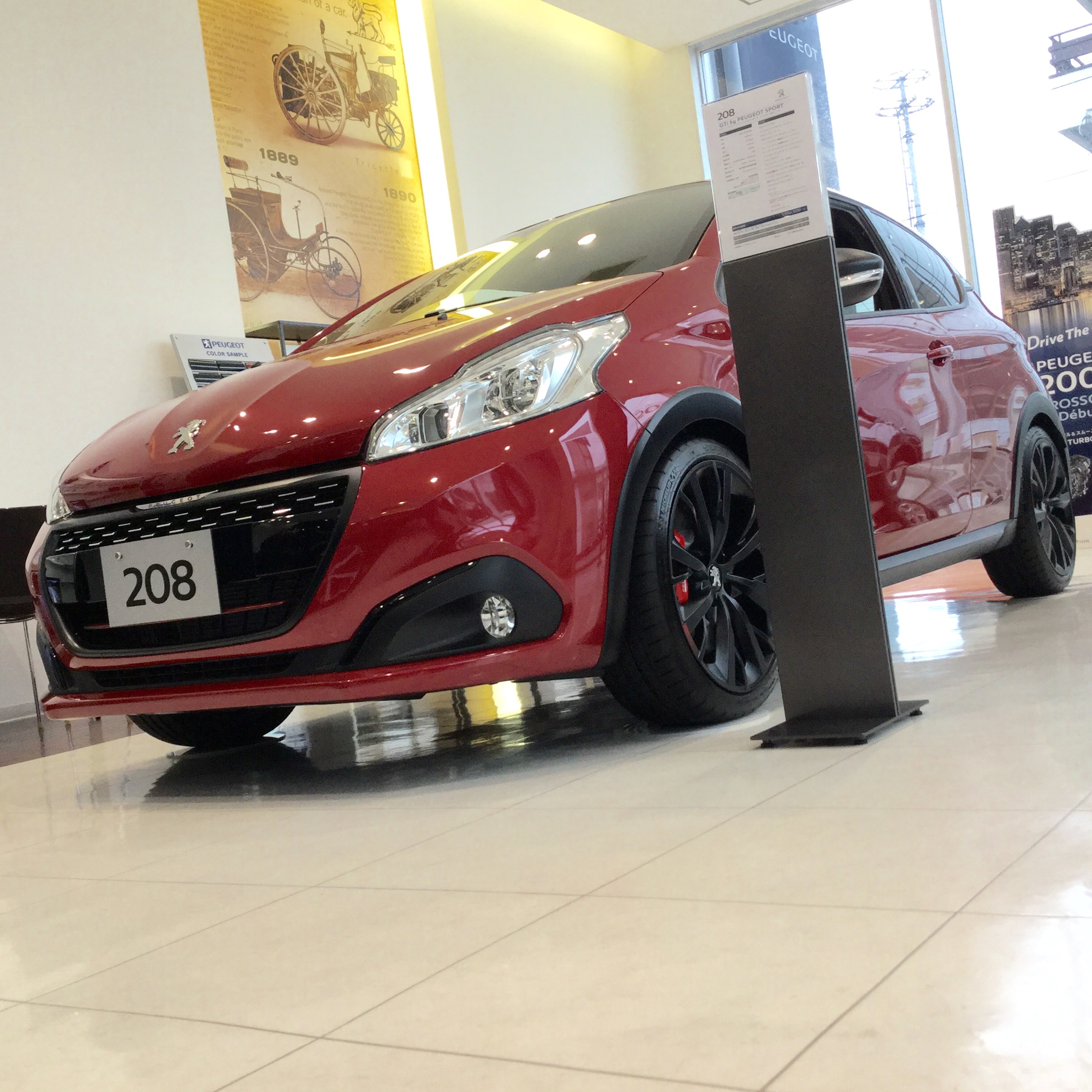 [展示車紹介]　208GTi by Peugeot Sport