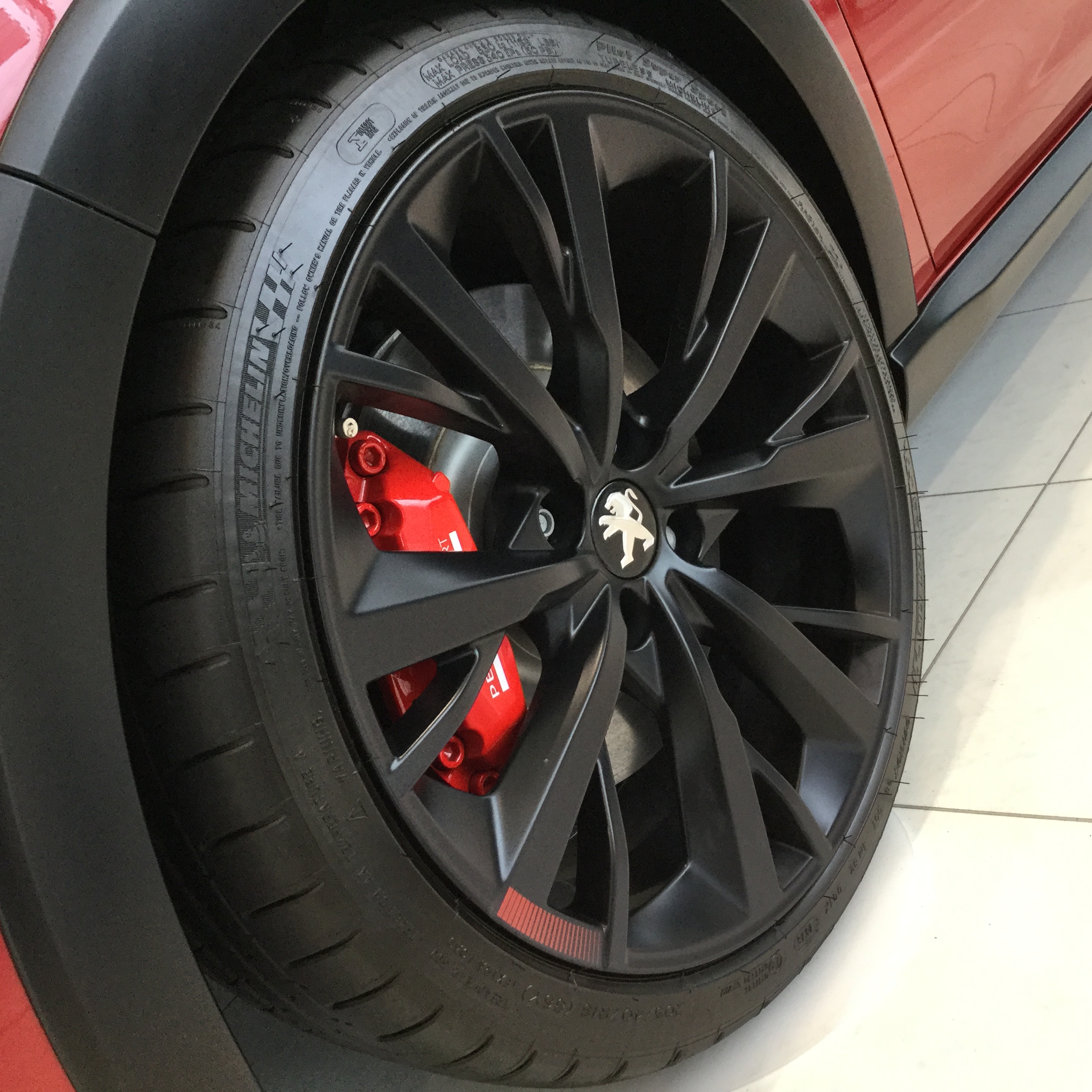 [展示車紹介]　208GTi by Peugeot Sport