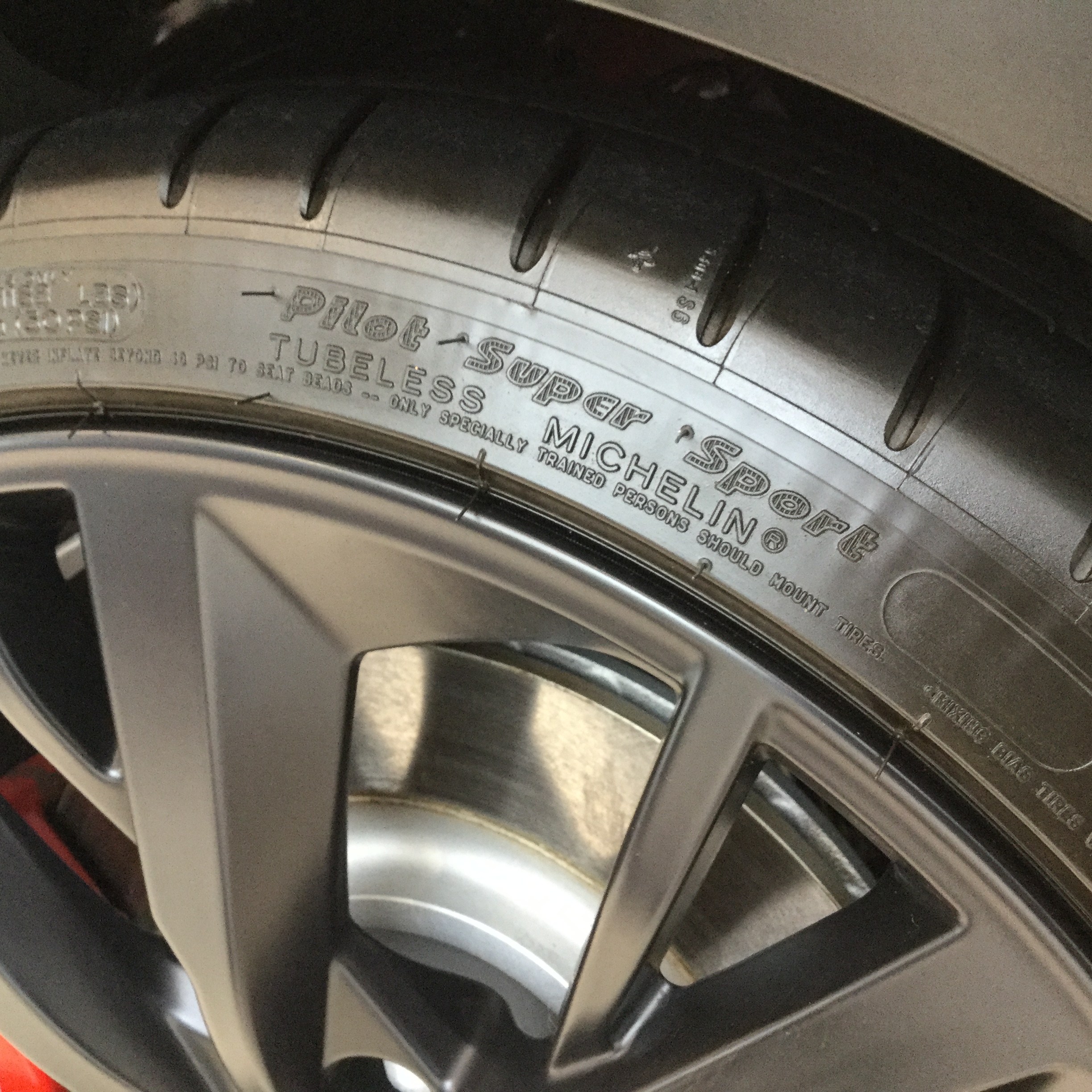 [展示車紹介]　208GTi by Peugeot Sport