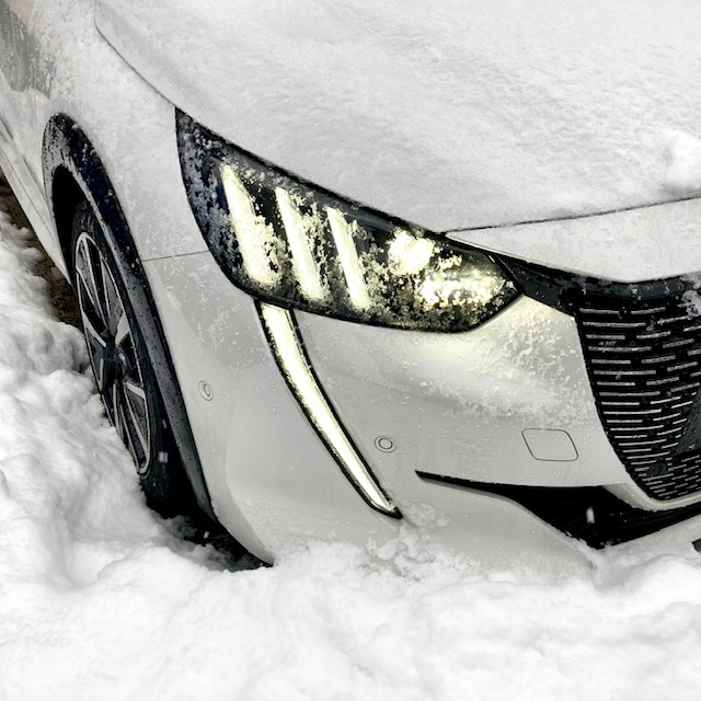 雪と208