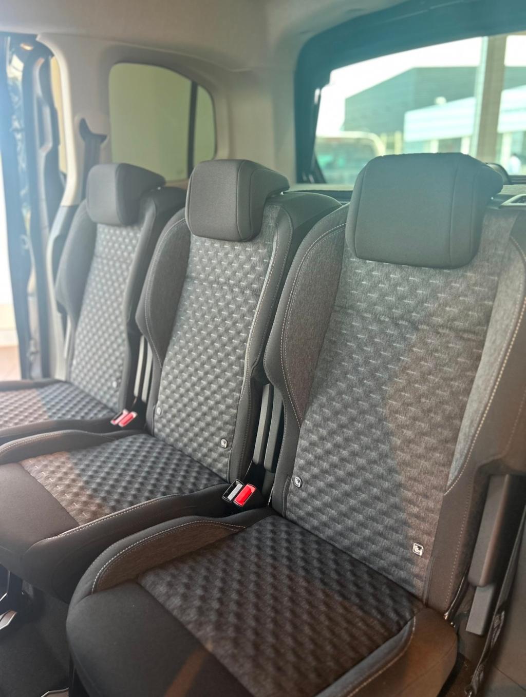 週末のお出かけがもっと楽しくなる一台🚗