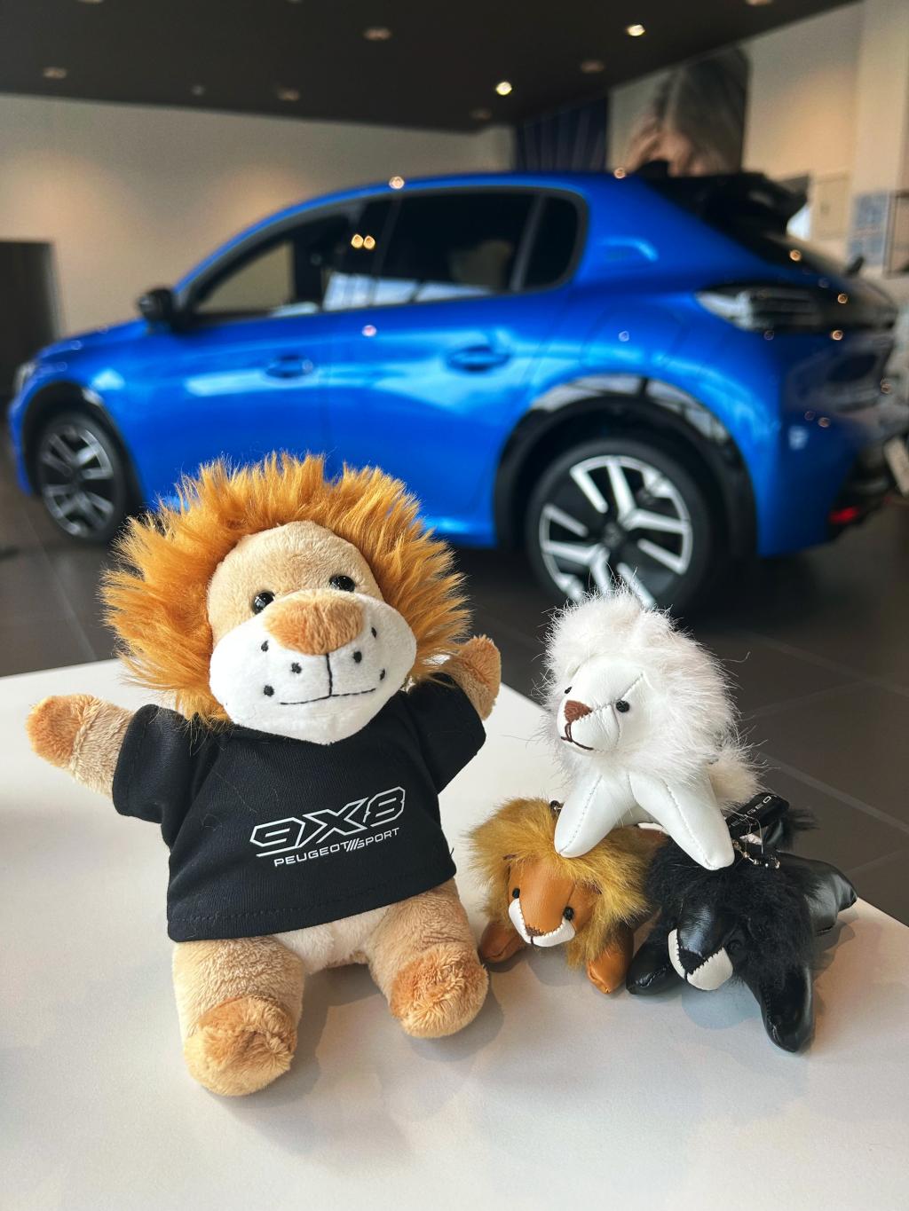 プジョー9X8ぬいぐるみ登場🦁💙